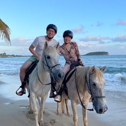Promotional image published by Esperanza Riding Company