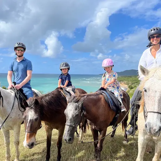 Promotional image published by Esperanza Riding Company