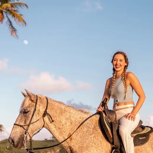 Promotional image published by Esperanza Riding Company